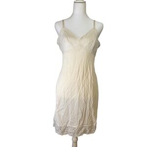 Vassarette Vintage Cream Lace Trim Full Slip Nylon Hollywood Size Small 36